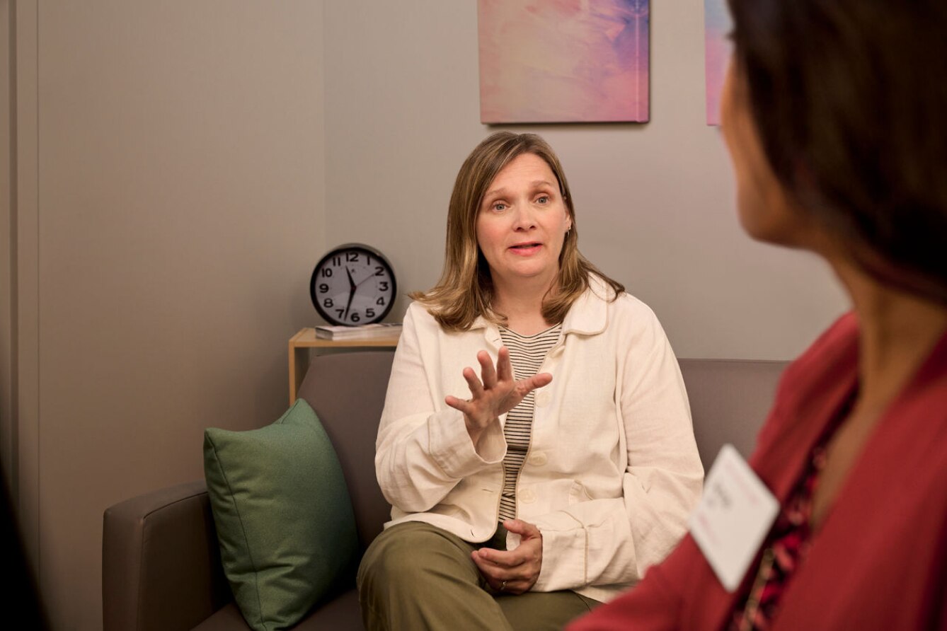 Patient talking with their MinuteClinic licensed therapist.