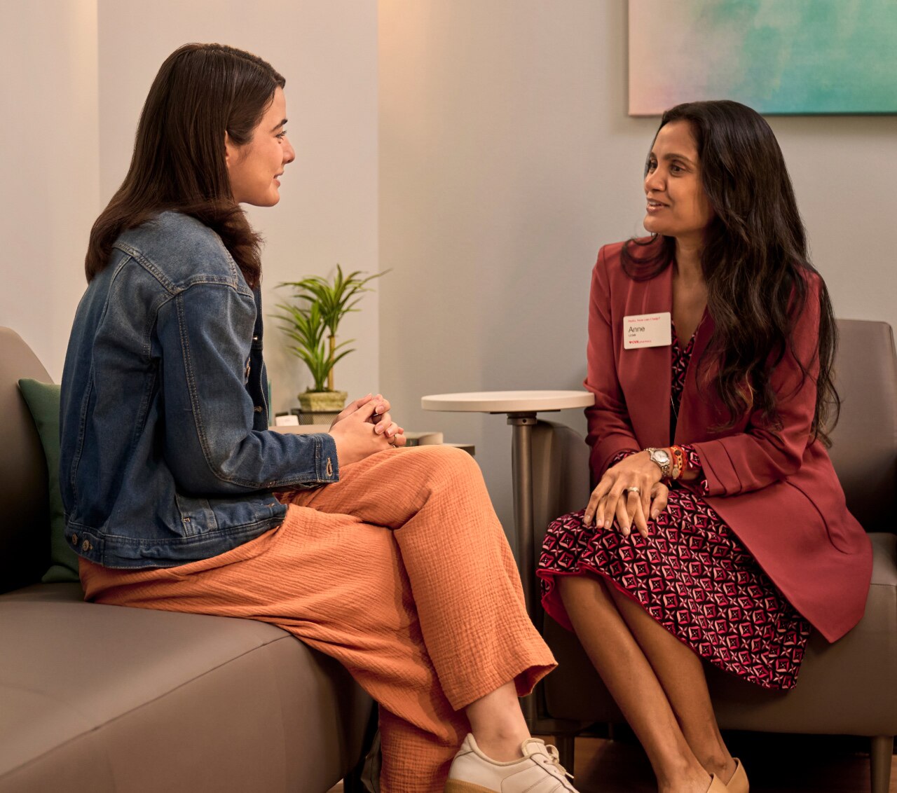 Patient talking with their MinuteClinic licensed therapist.