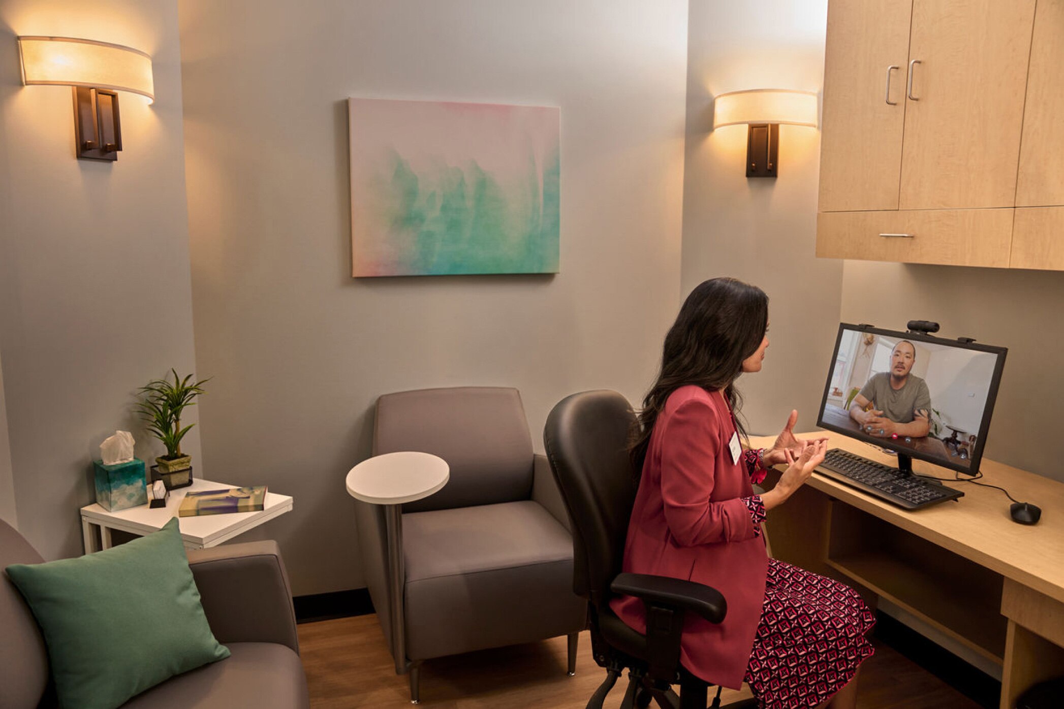 MinuteClinic licensed therapist having a virtual session with their patient on a desk top computer.
